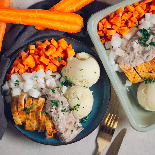 Chicken with chestnut cream, white wine, vegetables, and mashed potatoes