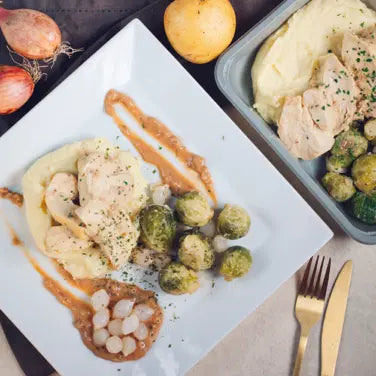 Poulet sauce bière brune, purée de choux de Bruxelles et oignons grelots