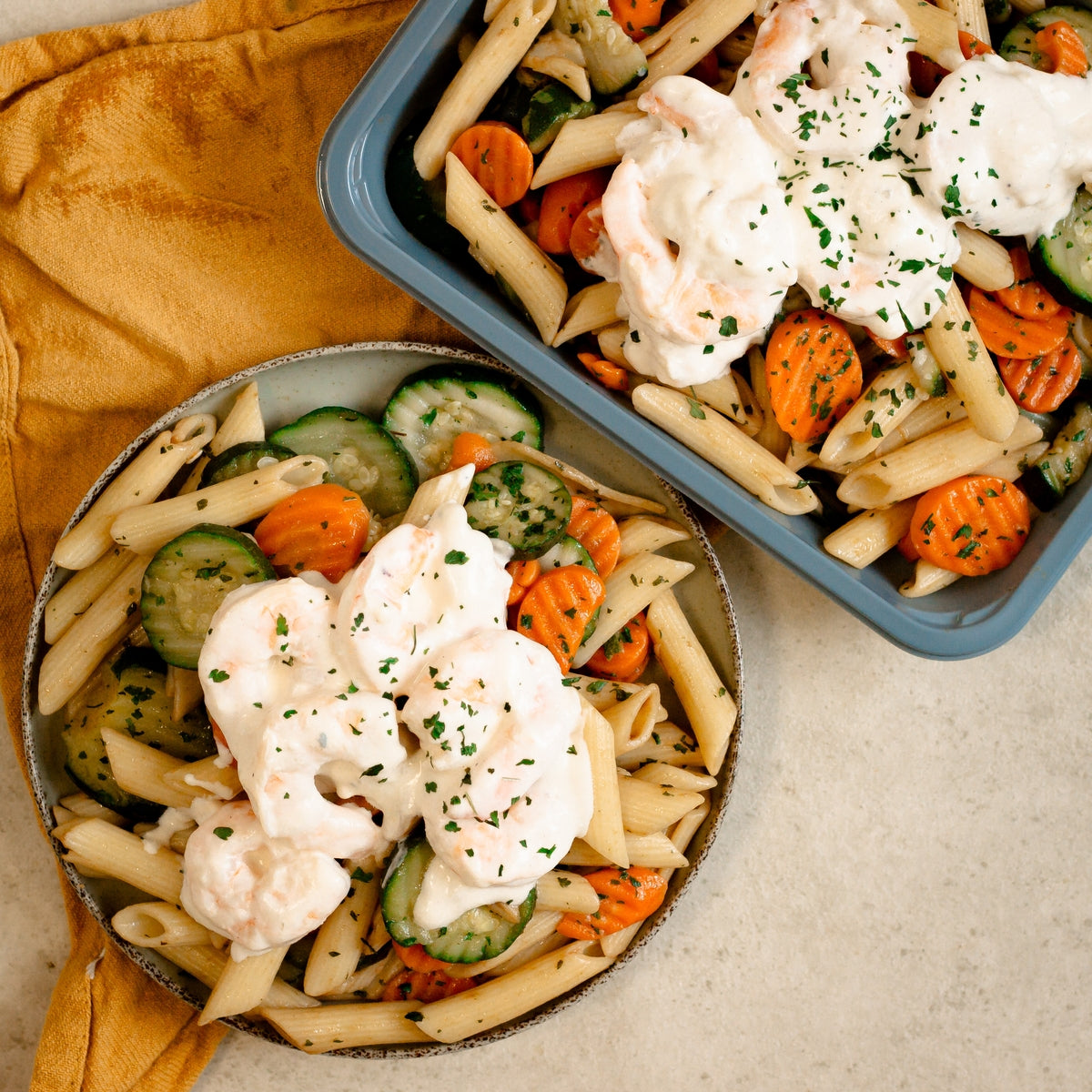 Penne complètes aux scampis sauce à l'ail courgettes et aubergines