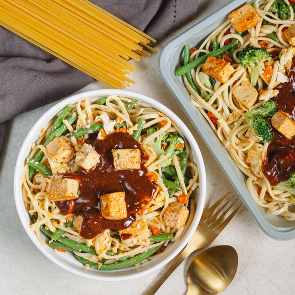 Tofu sauce général Taho, nouilles aux oeufs et légumes