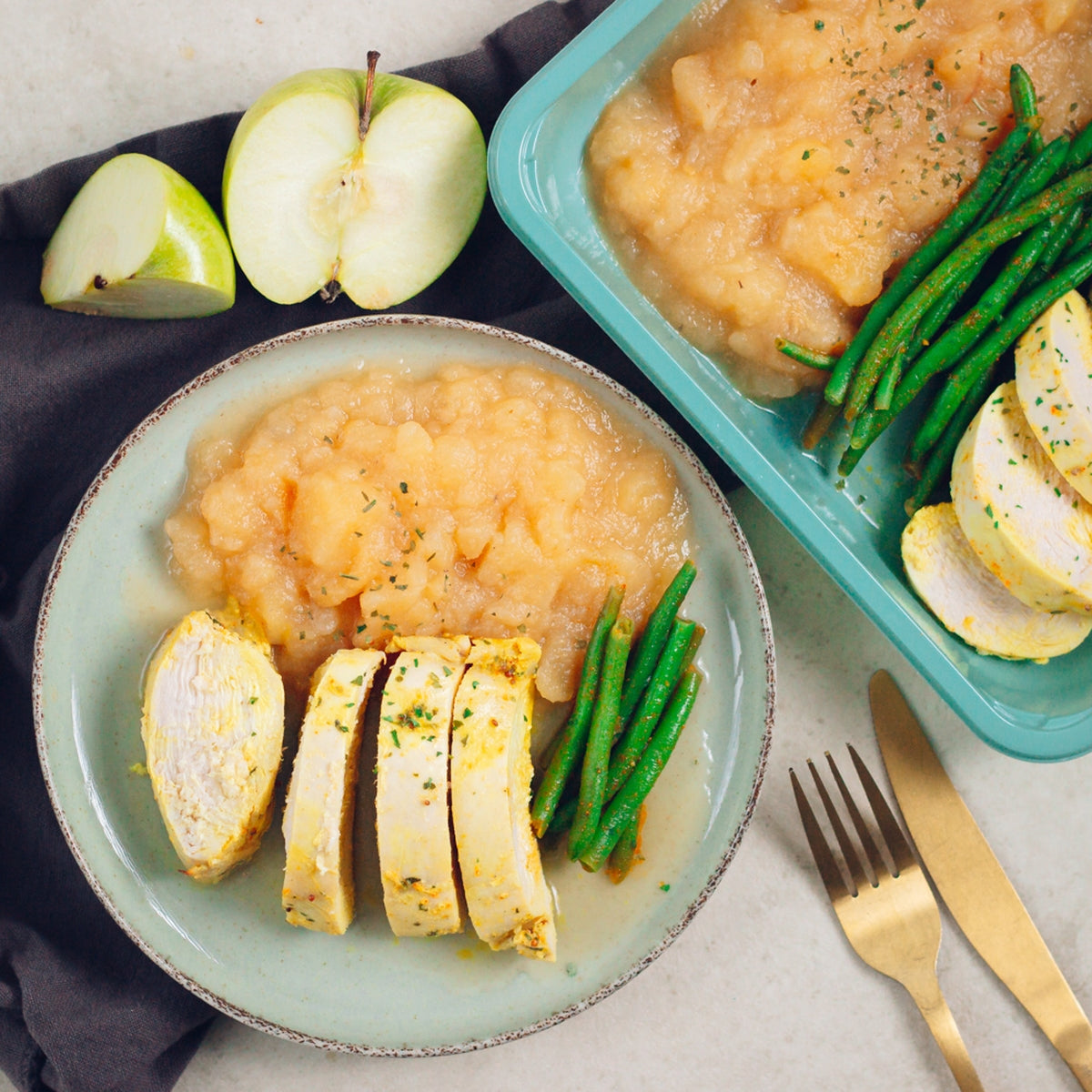 Poulet, compote et haricots