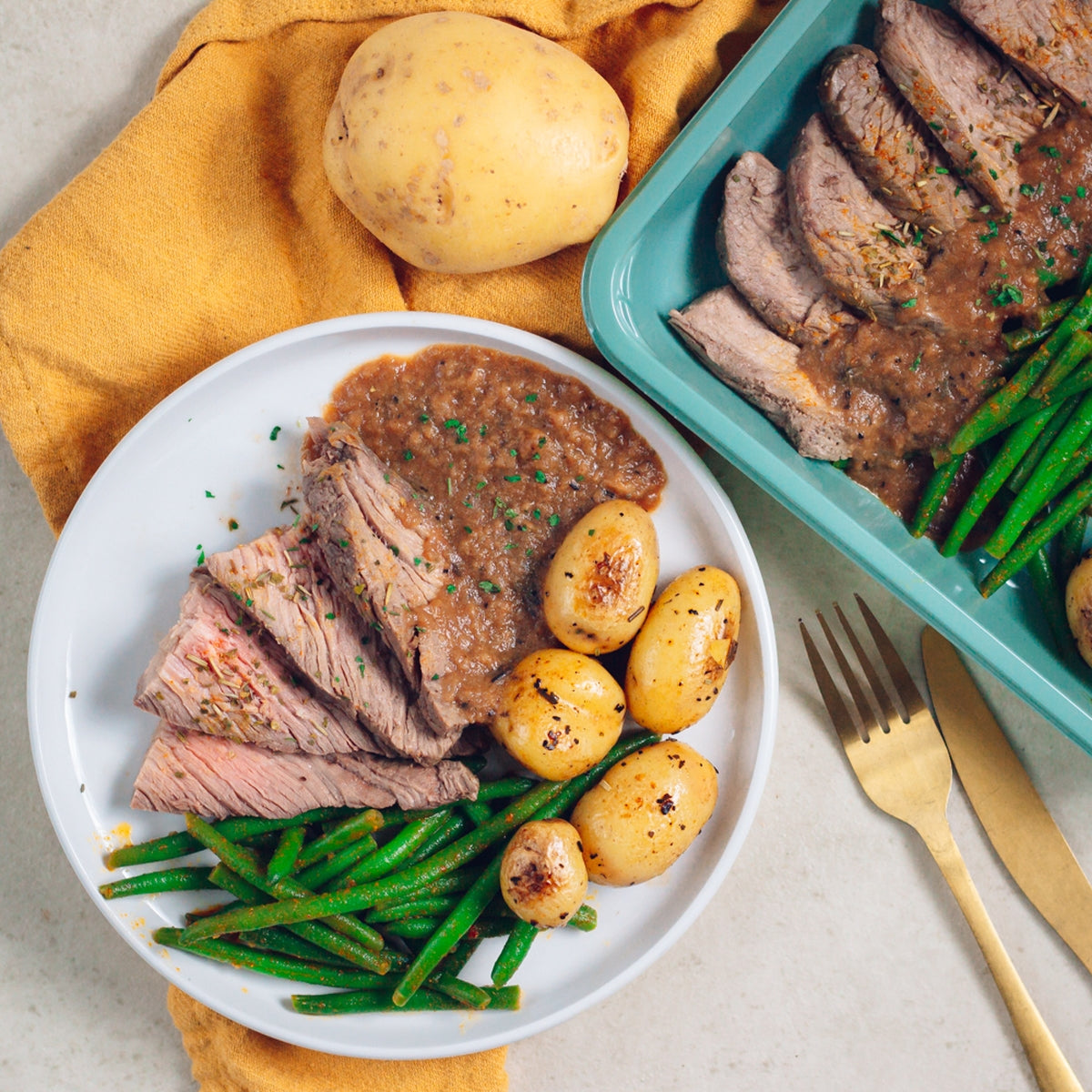 Bavette de bœuf sauce échalotes, haricots et pomme de terre vapeur