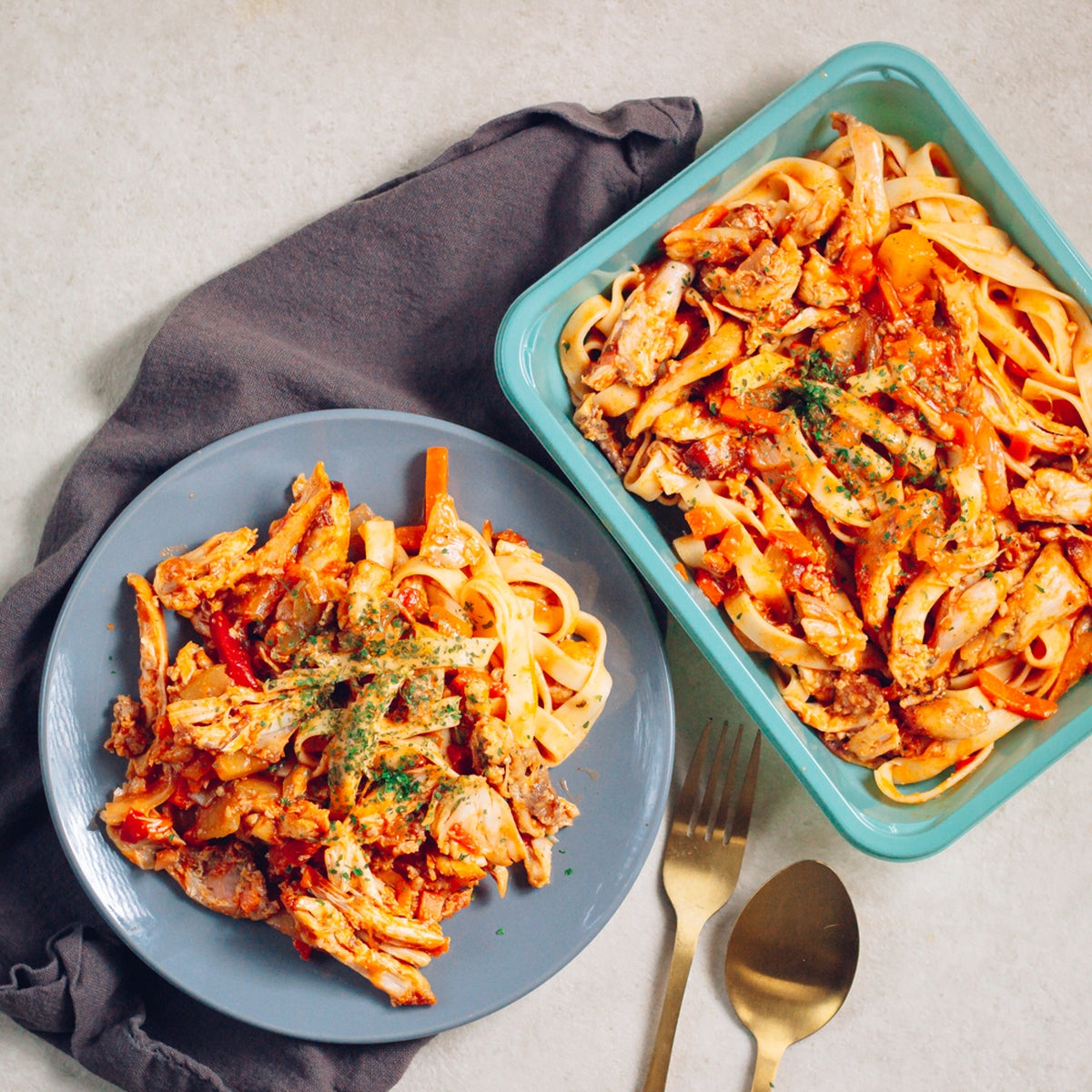 Effiloché de porc et tagliatelles sauce tomate