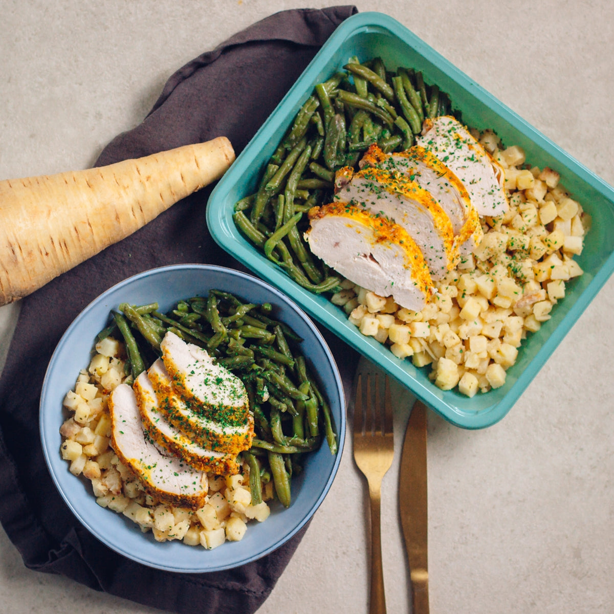 Panais façon pommes de terre, haricots et poulet sauce cresson