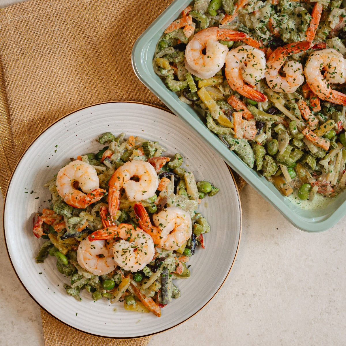 Wok van scampi's met groene curry en kokosmelk